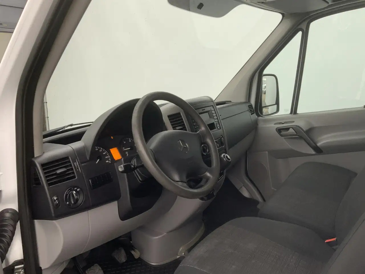 Mercedes-Benz Sprinter 313 2.2 CDI 366 L2H2 Airco 3 Zits Opstap extra Slo - Furgon: foto 5 Mercedes-Benz Sprinter 313 2.2 CDI 366 L2H2 Airco 3 Zits Opstap extra Slo - Furgon: foto 5