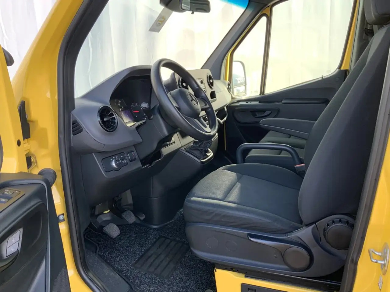 Mercedes-Benz Sprinter 314 2.2 CDI L2H2 & Laadklep& Afstandbediening Airc - Furgon: foto 5 Mercedes-Benz Sprinter 314 2.2 CDI L2H2 & Laadklep& Afstandbediening Airc - Furgon: foto 5