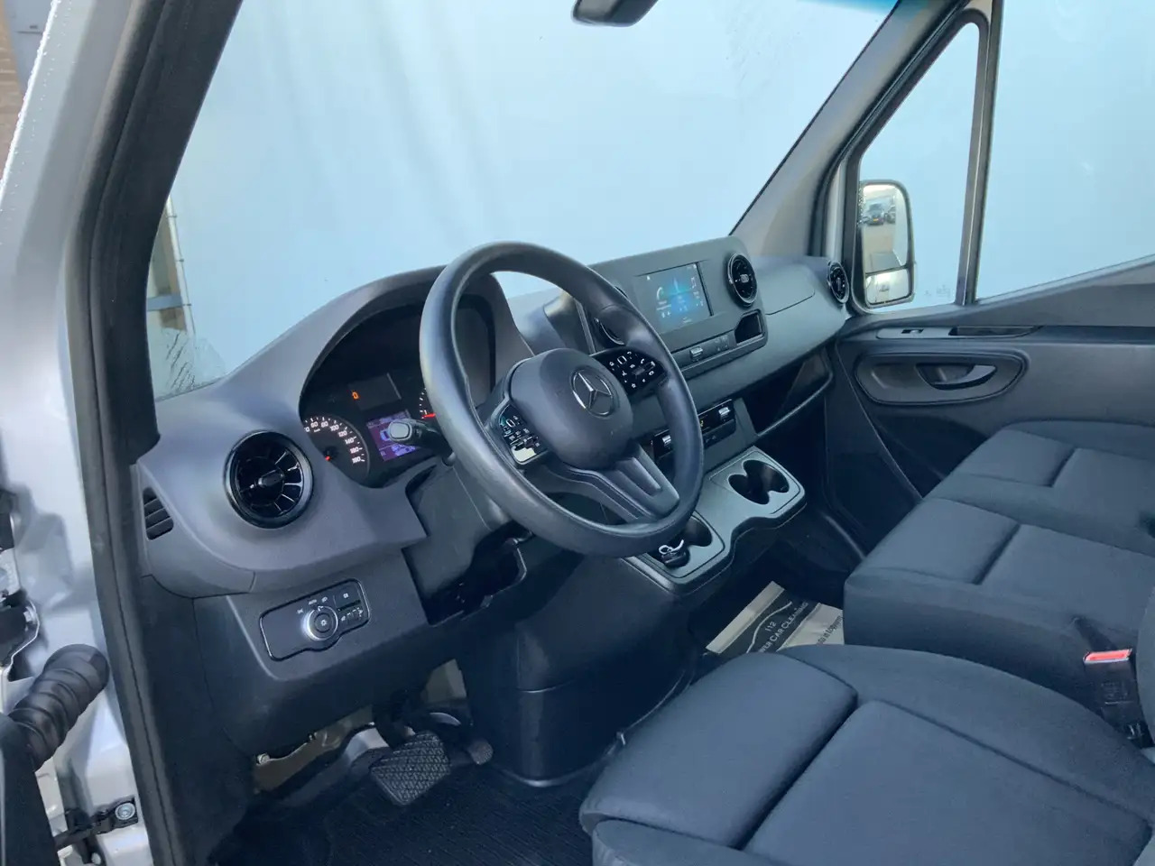 Mercedes-Benz Sprinter 315 1.9 CDI L2H2 Automaat 3 Zits Airco Navi Camera - Furgon: foto 5 Mercedes-Benz Sprinter 315 1.9 CDI L2H2 Automaat 3 Zits Airco Navi Camera - Furgon: foto 5