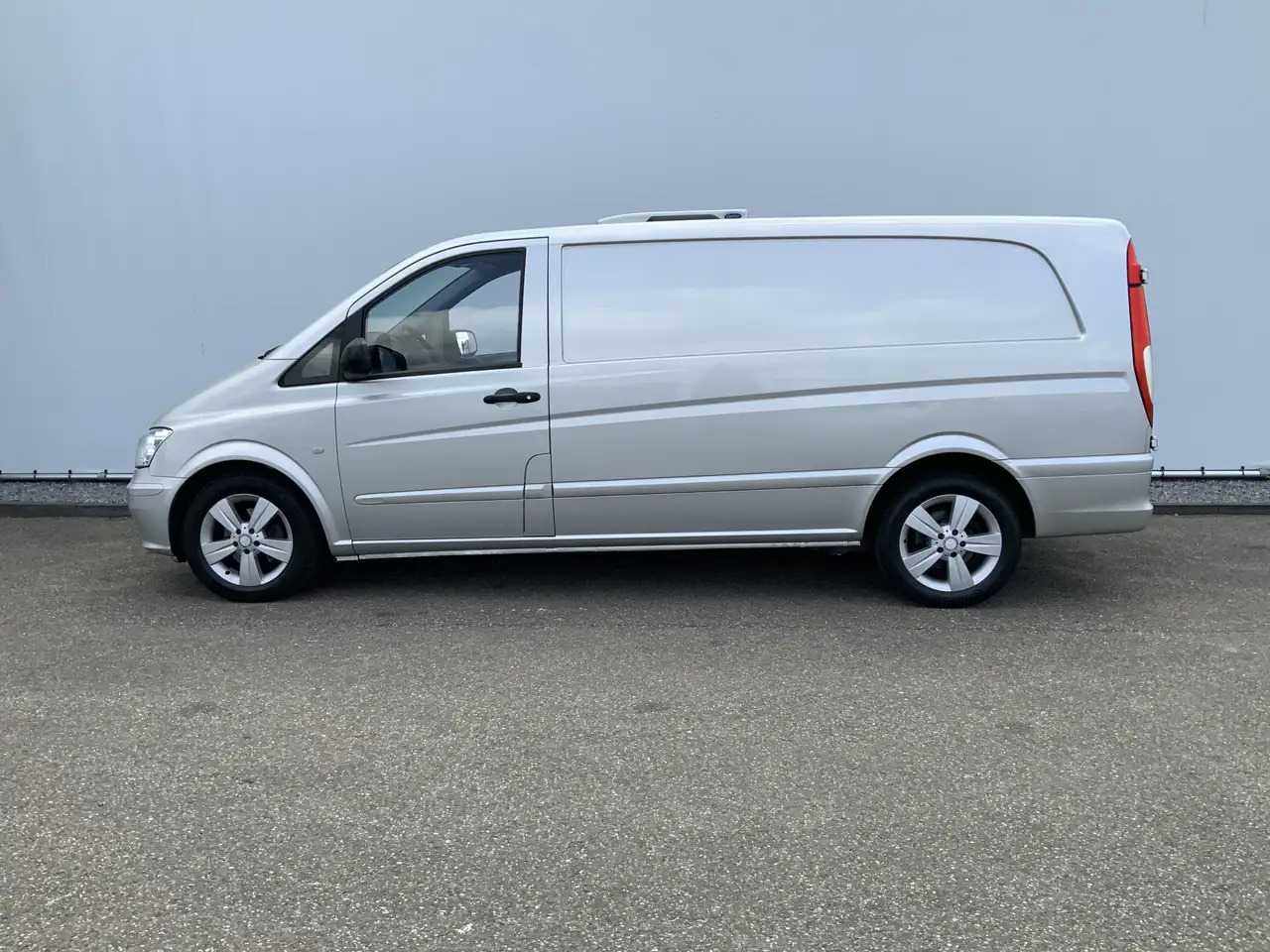 Mercedes-Benz Vito 122 CDI Automaat Koel Auto werkt 100 % 0.gr Airco - Furgon frigorifer: foto 3 Mercedes-Benz Vito 122 CDI Automaat Koel Auto werkt 100 % 0.gr Airco - Furgon frigorifer: foto 3