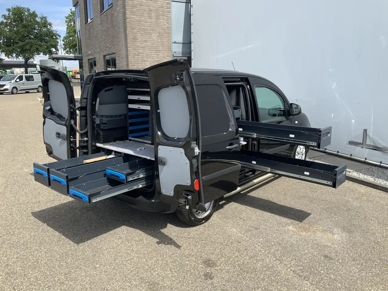 Renault Kangoo 1.5 dCi 90 Energy Comfort Plus .Sortimo Kasten Com - Furgon i vogël: foto 4 Renault Kangoo 1.5 dCi 90 Energy Comfort Plus .Sortimo Kasten Com - Furgon i vogël: foto 4