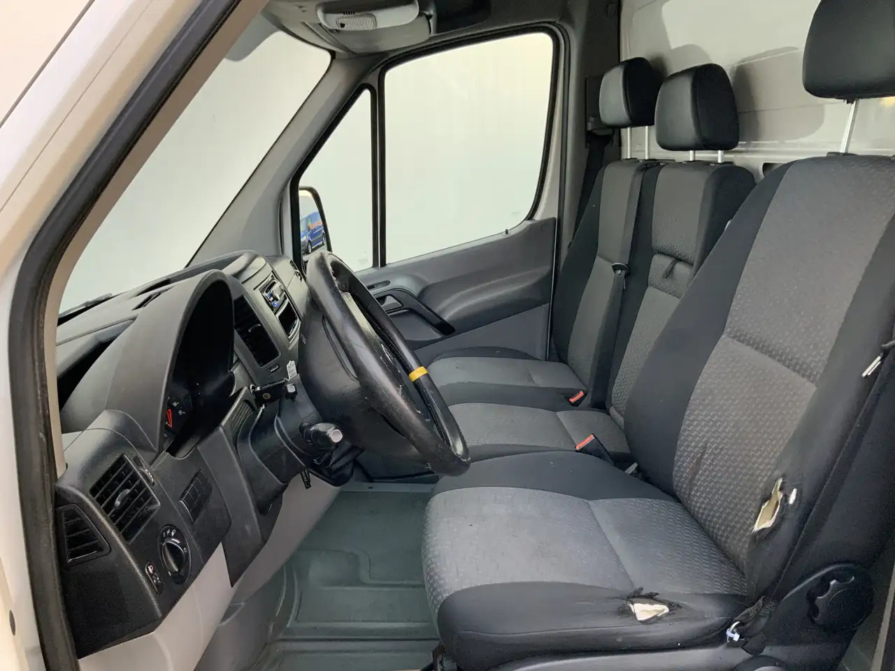 Volkswagen Crafter 35 2.0 TDI L3H1 Glasresteel Airco Cruise 3 Zits UI - Kamioncine me kontinier, Mjet bujqësor/ Special: foto 3 Volkswagen Crafter 35 2.0 TDI L3H1 Glasresteel Airco Cruise 3 Zits UI - Kamioncine me kontinier, Mjet bujqësor/ Special: foto 3
