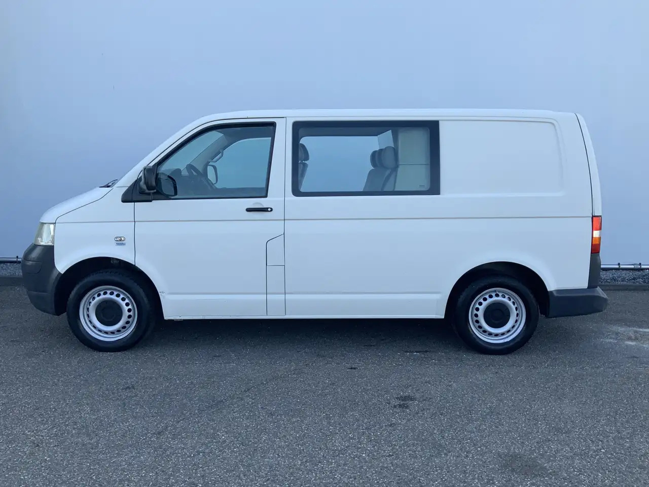 Volkswagen T5 Transporter 2.5 TDI 300 Budgetline Automaat DubCab Airco Trekh - Kamioncine dopio kabinë: foto 3 Volkswagen T5 Transporter 2.5 TDI 300 Budgetline Automaat DubCab Airco Trekh - Kamioncine dopio kabinë: foto 3