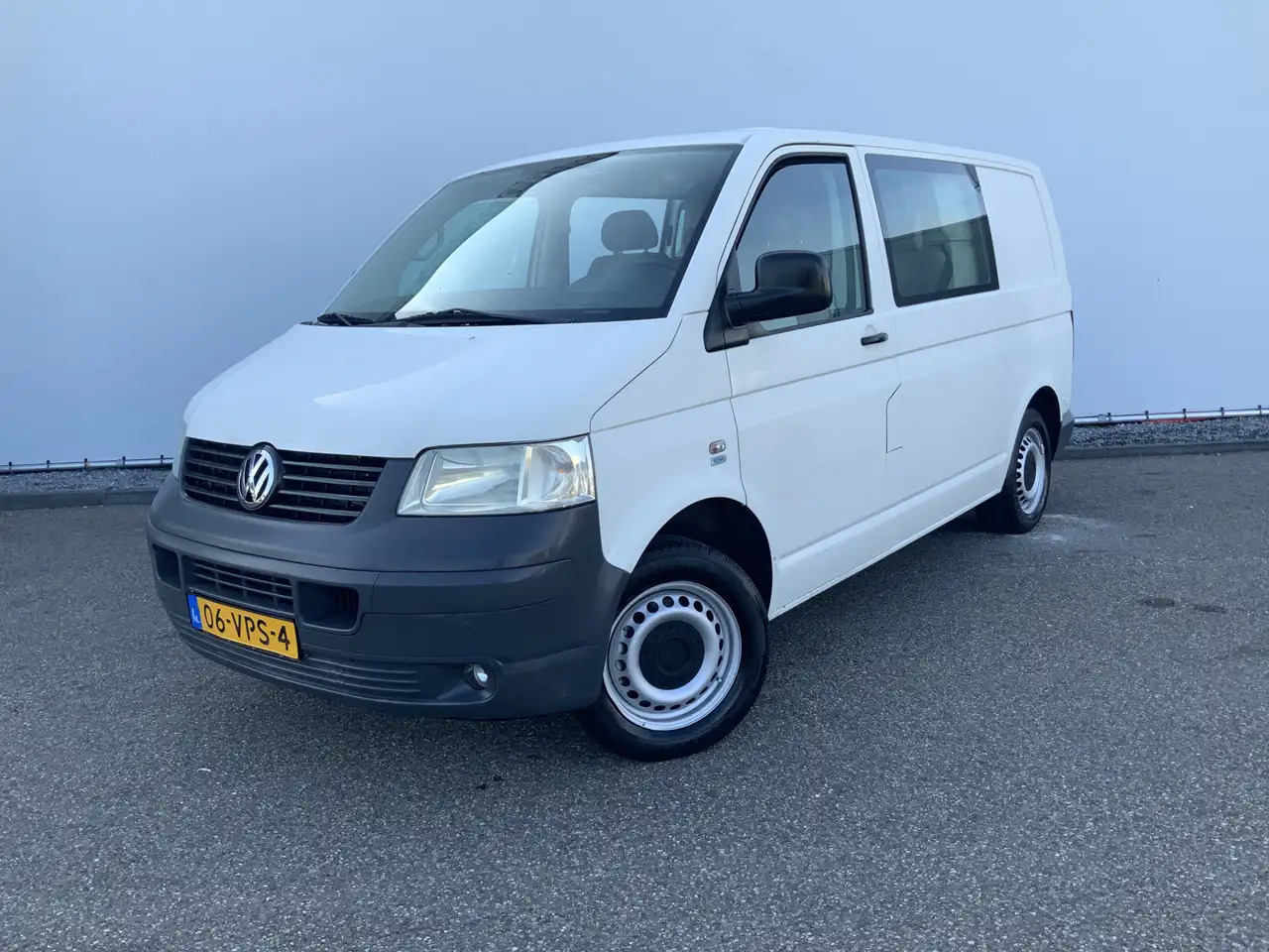 Volkswagen T5 Transporter 2.5 TDI 300 Budgetline Automaat DubCab Airco Trekh - Kamioncine dopio kabinë: foto 1 Volkswagen T5 Transporter 2.5 TDI 300 Budgetline Automaat DubCab Airco Trekh - Kamioncine dopio kabinë: foto 1