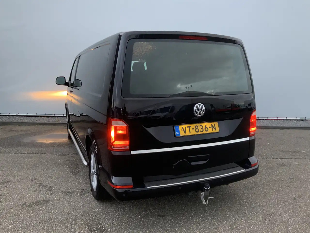 Volkswagen T6 Transporter 2.0 TDI L2H2 Highline Automaat Airco Cruise Navi A - Furgon: foto 2 Volkswagen T6 Transporter 2.0 TDI L2H2 Highline Automaat Airco Cruise Navi A - Furgon: foto 2