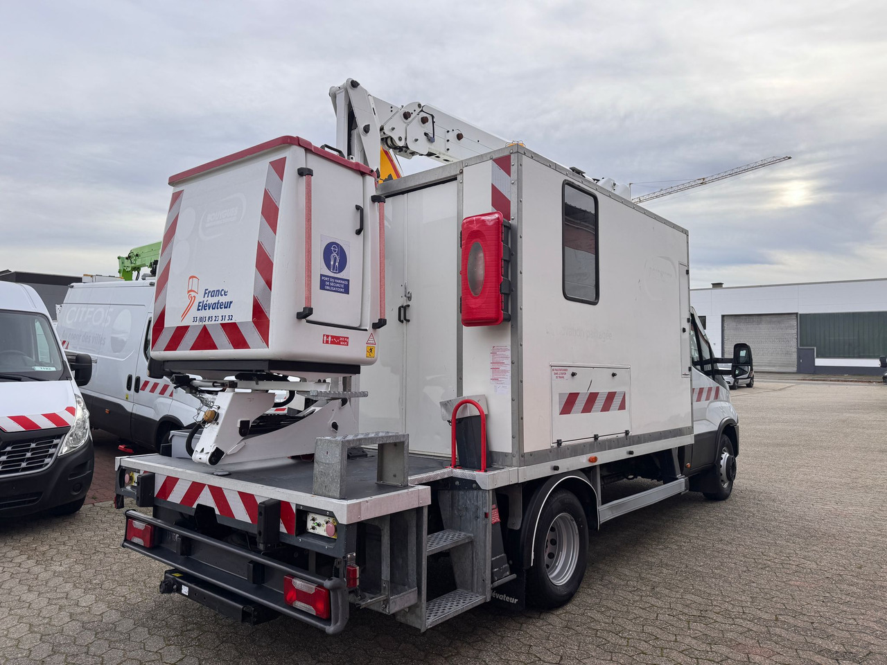 IVECO Daily 70C18 Hubarbeitsbühne Steiger France Elevateur 172 CPL EURO 6C - Platformë ajrore e montuar në kamion: foto 4 IVECO Daily 70C18 Hubarbeitsbühne Steiger France Elevateur 172 CPL EURO 6C - Platformë ajrore e montuar në kamion: foto 4