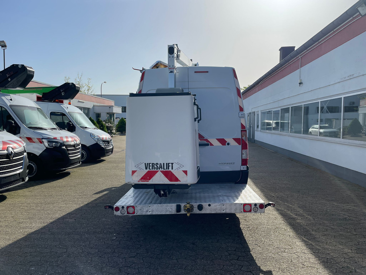 Renault Master Hubarbeitsbühne Time Versalift ETL-32-125 - Platformë ajrore e montuar në kamion: foto 5 Renault Master Hubarbeitsbühne Time Versalift ETL-32-125 - Platformë ajrore e montuar në kamion: foto 5