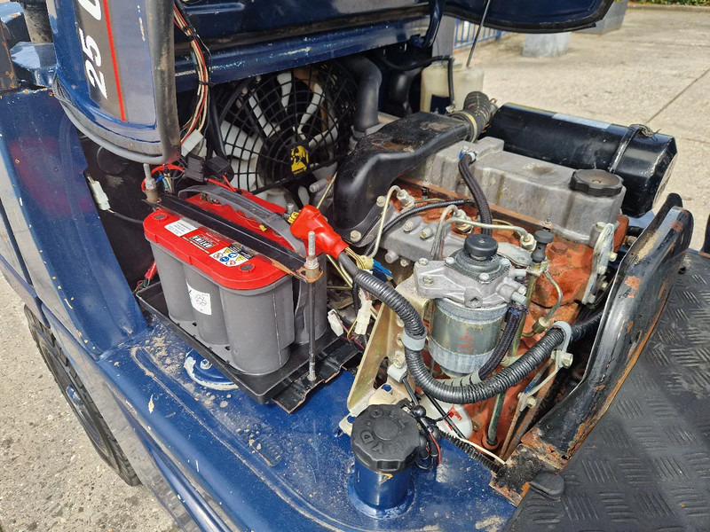 Caterpillar DP25K met breed vorkenbord - Pirun më naftë: foto 5 Caterpillar DP25K met breed vorkenbord - Pirun më naftë: foto 5