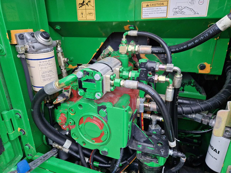 Hyundai Robex 160W-9A met 6-cilinder Cummins motor - Ekskavator me goma: foto 4 Hyundai Robex 160W-9A met 6-cilinder Cummins motor - Ekskavator me goma: foto 4