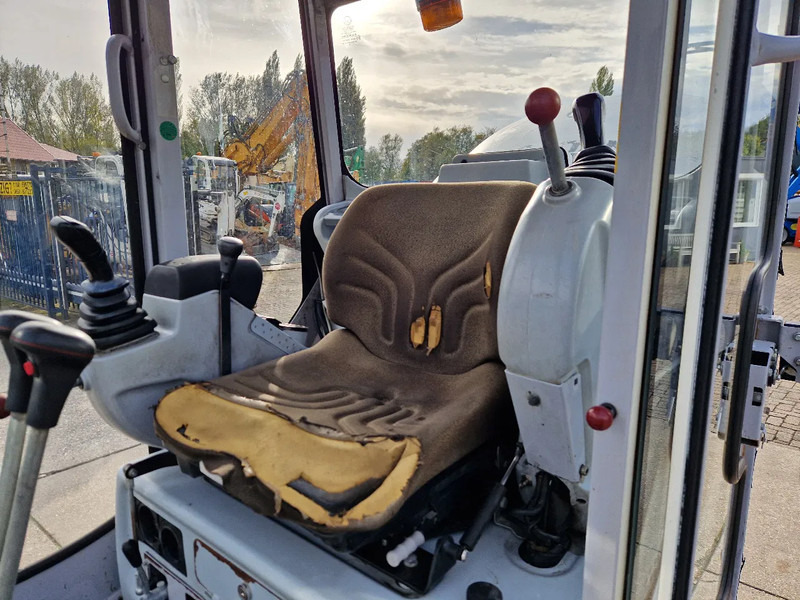 Miniekskavator WACKER NEUSON 2404RD kan op een berghelling werken: foto 10