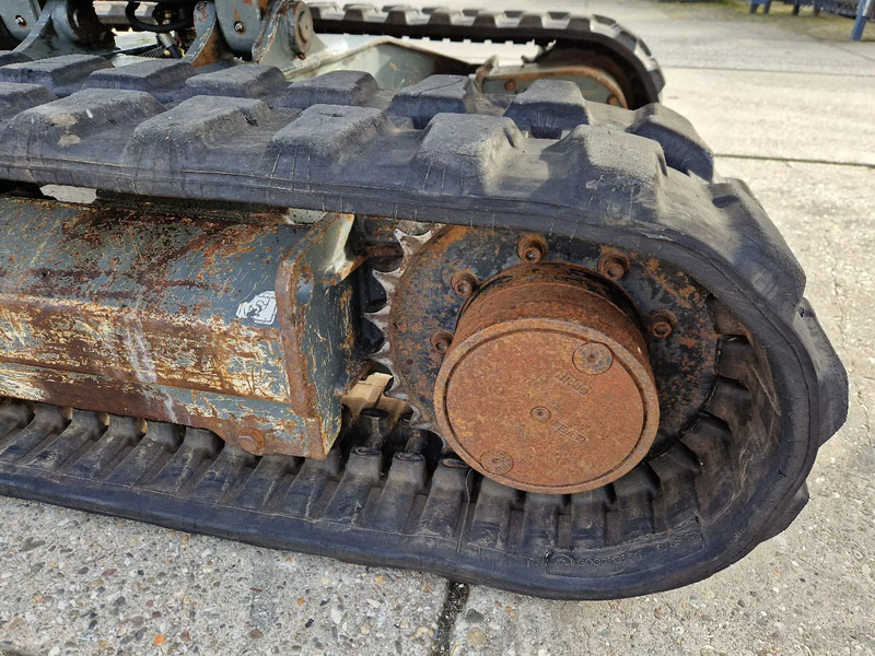 Miniekskavator WACKER NEUSON 2404RD kan op een berghelling werken: foto 15