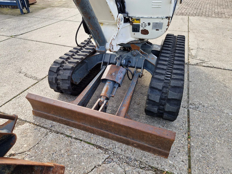 Miniekskavator WACKER NEUSON 2404RD kan op een berghelling werken: foto 16