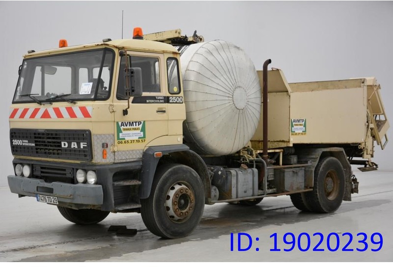 DAF PATA 2500 - Kamion vetëshkarkues: foto 1 DAF PATA 2500 - Kamion vetëshkarkues: foto 1