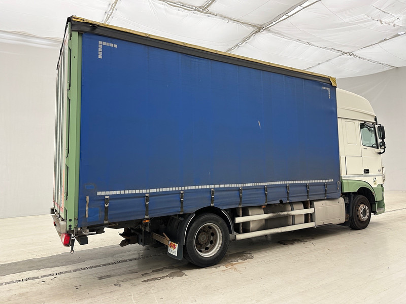 DAF XF 460 Super Space Cab - Kamion me tendë: foto 4 DAF XF 460 Super Space Cab - Kamion me tendë: foto 4