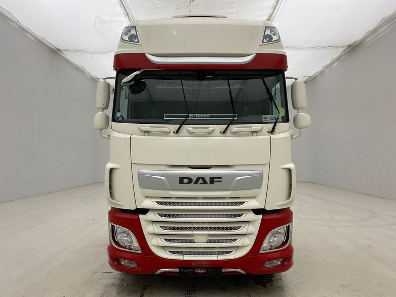 DAF XF105.530 Super Space Cab - Gjysmë-kamion: foto 2 DAF XF105.530 Super Space Cab - Gjysmë-kamion: foto 2