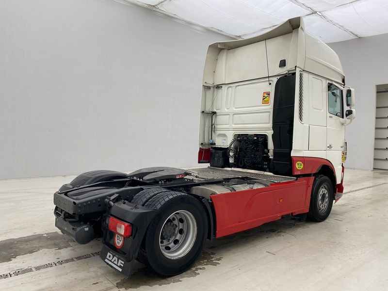 DAF XF105.530 Super Space Cab - Gjysmë-kamion: foto 4 DAF XF105.530 Super Space Cab - Gjysmë-kamion: foto 4