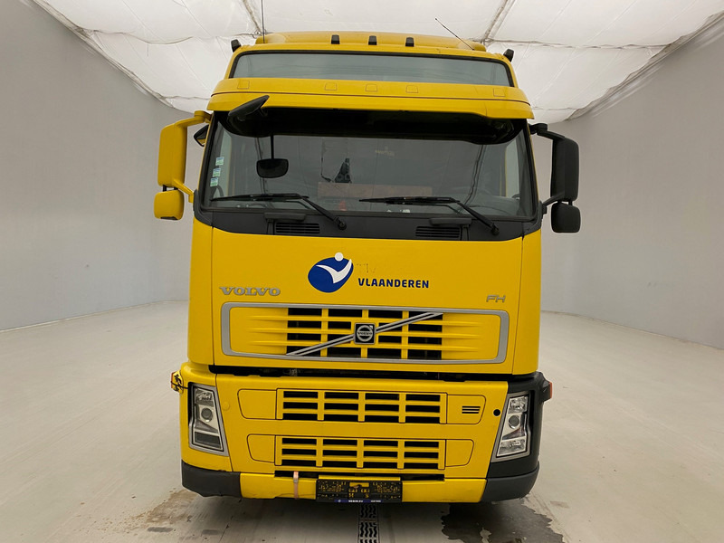 Volvo FH 400 Globetrotter - Gjysmë-kamion: foto 2 Volvo FH 400 Globetrotter - Gjysmë-kamion: foto 2
