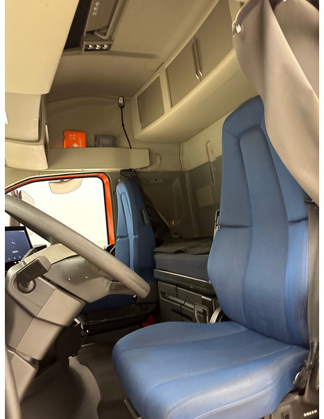 Gjysmë-kamion Volvo FH 500 Globetrotter: foto 10 Gjysmë-kamion Volvo FH 500 Globetrotter: foto 10