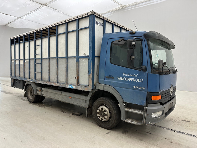 Mercedes-Benz Atego 1323 - Kamion bagëtish: foto 3 Mercedes-Benz Atego 1323 - Kamion bagëtish: foto 3