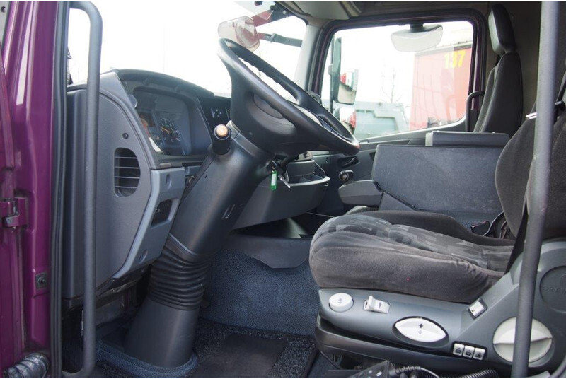 Interior photo 1: Kamion frigorifer Mercedes-Benz Axor 1824
