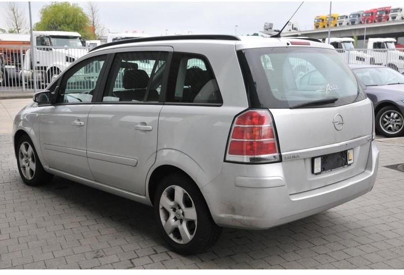 Opel Zafira - Veturë: foto 4 Opel Zafira - Veturë: foto 4