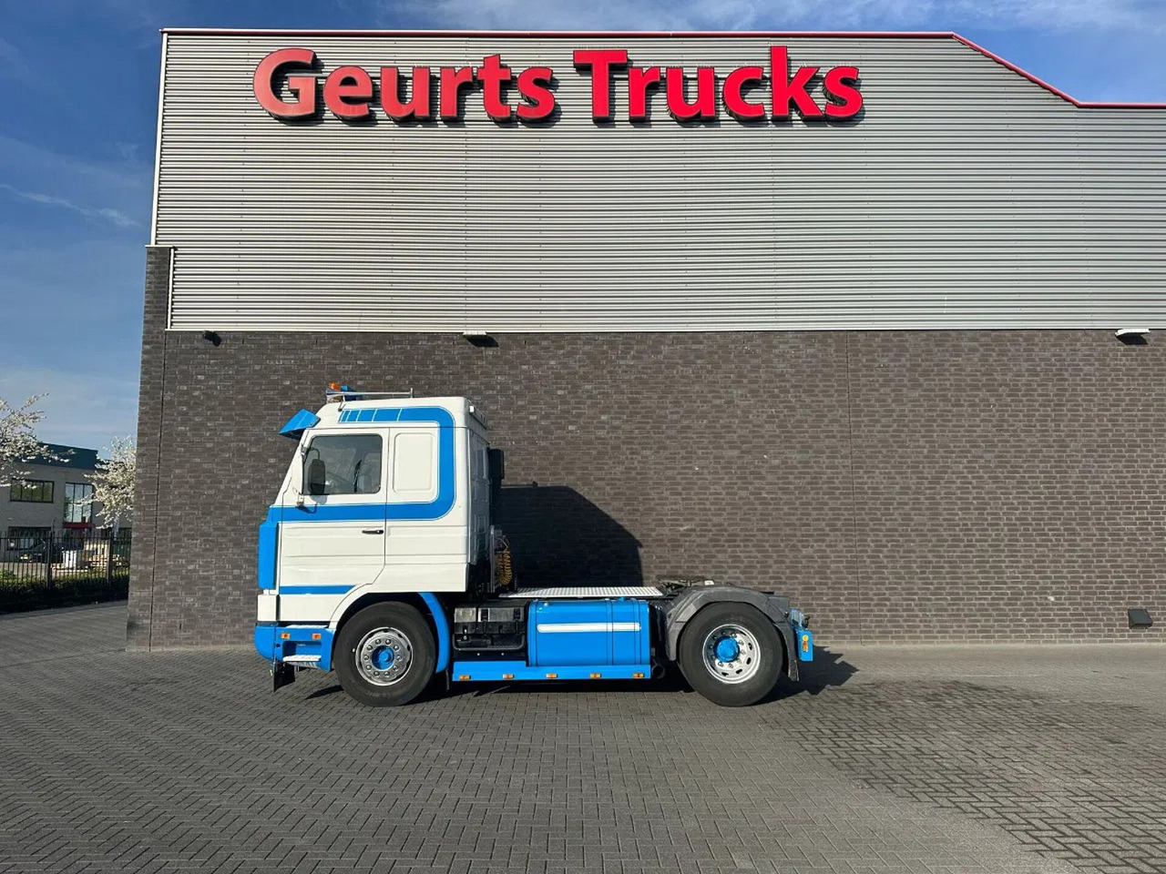 Scania R143-500 V8 H A4X2L 500PK TREKKER / SATTELZUG / - Gjysmë-kamion: foto 1 Scania R143-500 V8 H A4X2L 500PK TREKKER / SATTELZUG / - Gjysmë-kamion: foto 1