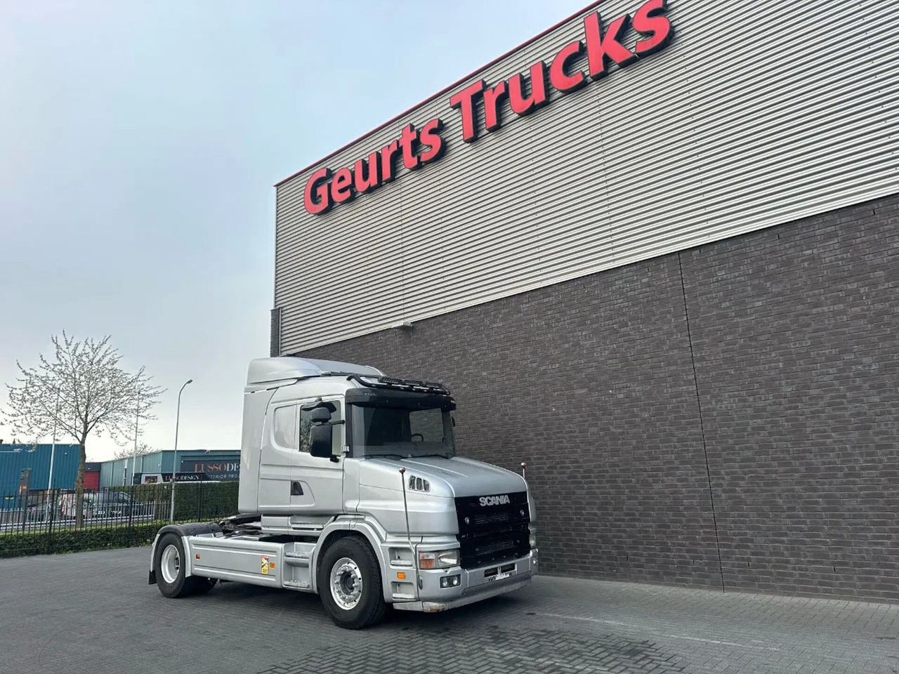 Scania T124-420 LA4X2NA ORIGINAL KM TREKKER MET HYDRAUL - Gjysmë-kamion: foto 5 Scania T124-420 LA4X2NA ORIGINAL KM TREKKER MET HYDRAUL - Gjysmë-kamion: foto 5