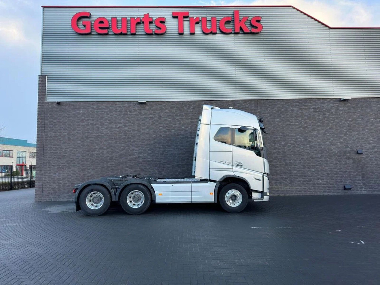 Volvo FH 16.750 6X4 TREKKER/TRACTOR/SZM EURO 6 HYDRAUL - Gjysmë-kamion: foto 4 Volvo FH 16.750 6X4 TREKKER/TRACTOR/SZM EURO 6 HYDRAUL - Gjysmë-kamion: foto 4