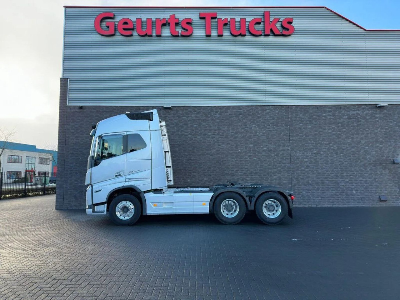Volvo FH 16.750 6X4 TREKKER/TRACTOR/SZM EURO 6 HYDRAUL - Gjysmë-kamion: foto 1 Volvo FH 16.750 6X4 TREKKER/TRACTOR/SZM EURO 6 HYDRAUL - Gjysmë-kamion: foto 1