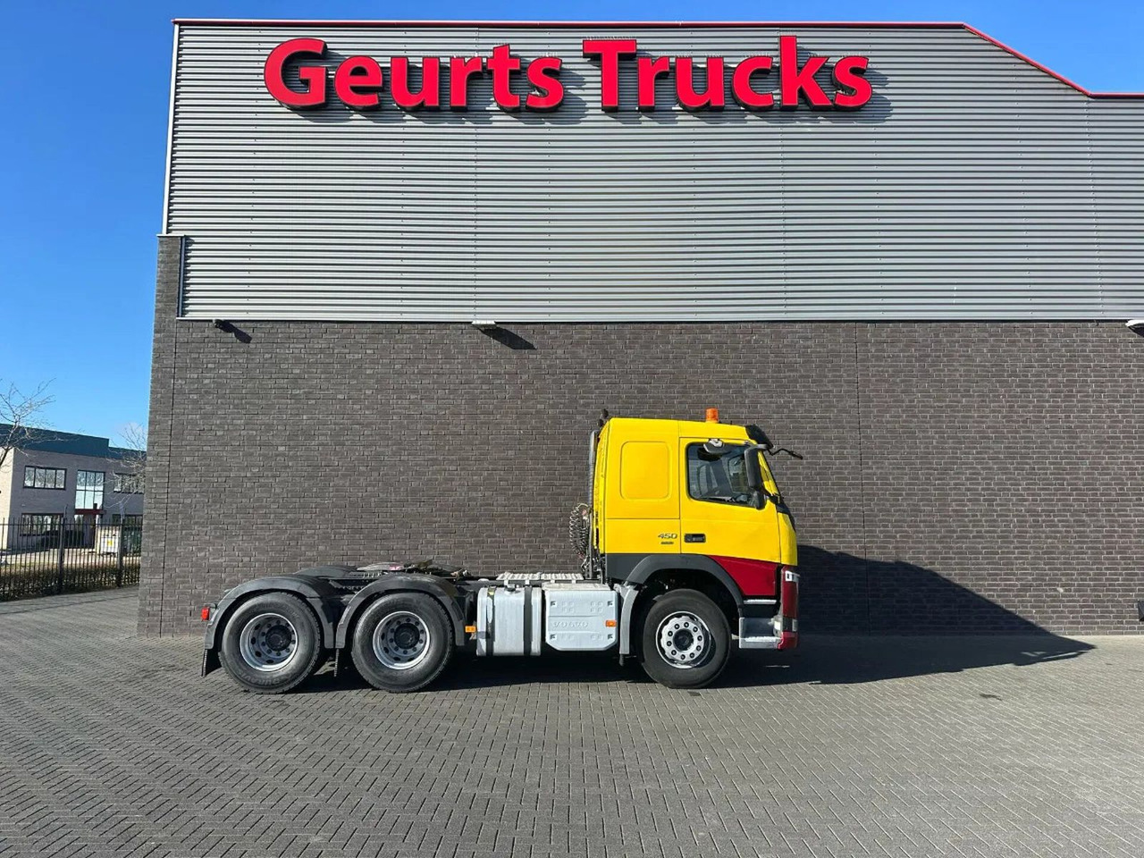 Volvo FM 450 6X4 HYDRAULIEK WEINIG KM!!! NIEDRIGE KM!! - Gjysmë-kamion: foto 4 Volvo FM 450 6X4 HYDRAULIEK WEINIG KM!!! NIEDRIGE KM!! - Gjysmë-kamion: foto 4