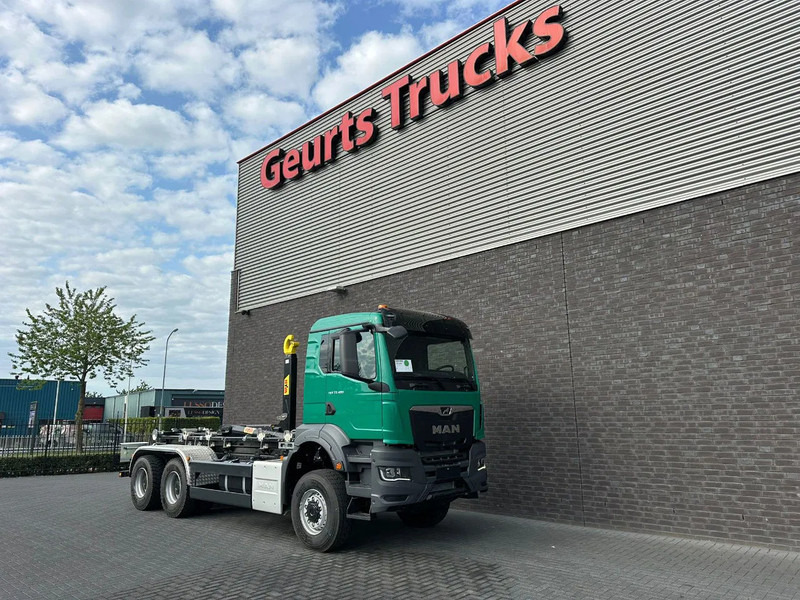 MAN TGS 33.480 6X6 HYVA LIFT 26-55-S HAAKARM / ABROLLKIPPER/ HOOKLIFT (NIEUWE/ NEU/ NEW) - Kamion vetëngarkues: foto 5 MAN TGS 33.480 6X6 HYVA LIFT 26-55-S HAAKARM / ABROLLKIPPER/ HOOKLIFT (NIEUWE/ NEU/ NEW) - Kamion vetëngarkues: foto 5