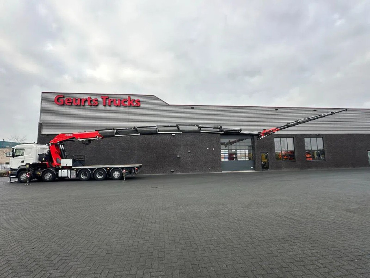 Scania R520 V8 10X4 TRIDEM + F1650RA.2.28 + JIB L816 KR - Kamion me vinç: foto 3 Scania R520 V8 10X4 TRIDEM + F1650RA.2.28 + JIB L816 KR - Kamion me vinç: foto 3