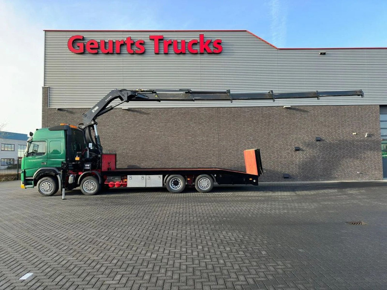 Volvo FM 500 8X2 OPRIJWAGEN/MACHINE TRANSPORTER + HIAB - Kamion me vinç: foto 1 Volvo FM 500 8X2 OPRIJWAGEN/MACHINE TRANSPORTER + HIAB - Kamion me vinç: foto 1