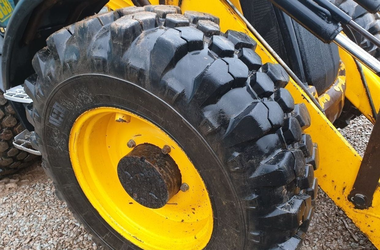 JCB 4CX - Fadromë me shkarkim nga prapa: foto 5 JCB 4CX - Fadromë me shkarkim nga prapa: foto 5