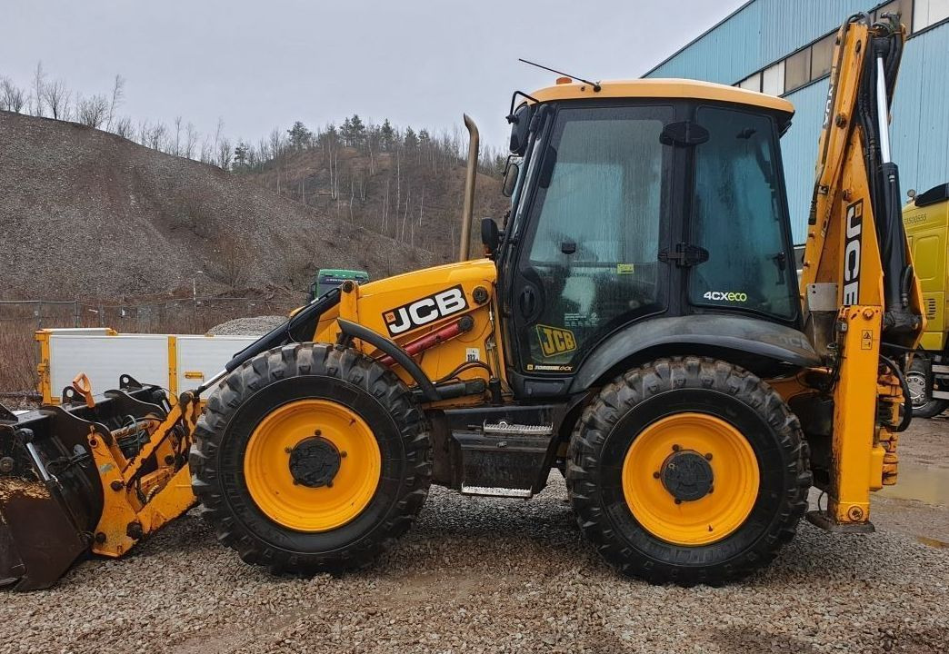 JCB 4CX - Fadromë me shkarkim nga prapa: foto 4 JCB 4CX - Fadromë me shkarkim nga prapa: foto 4