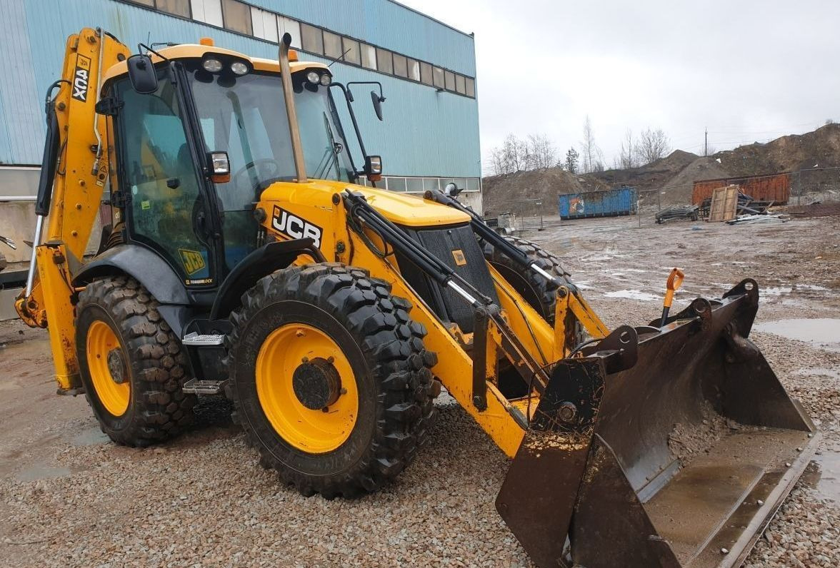 JCB 4CX - Fadromë me shkarkim nga prapa: foto 1 JCB 4CX - Fadromë me shkarkim nga prapa: foto 1