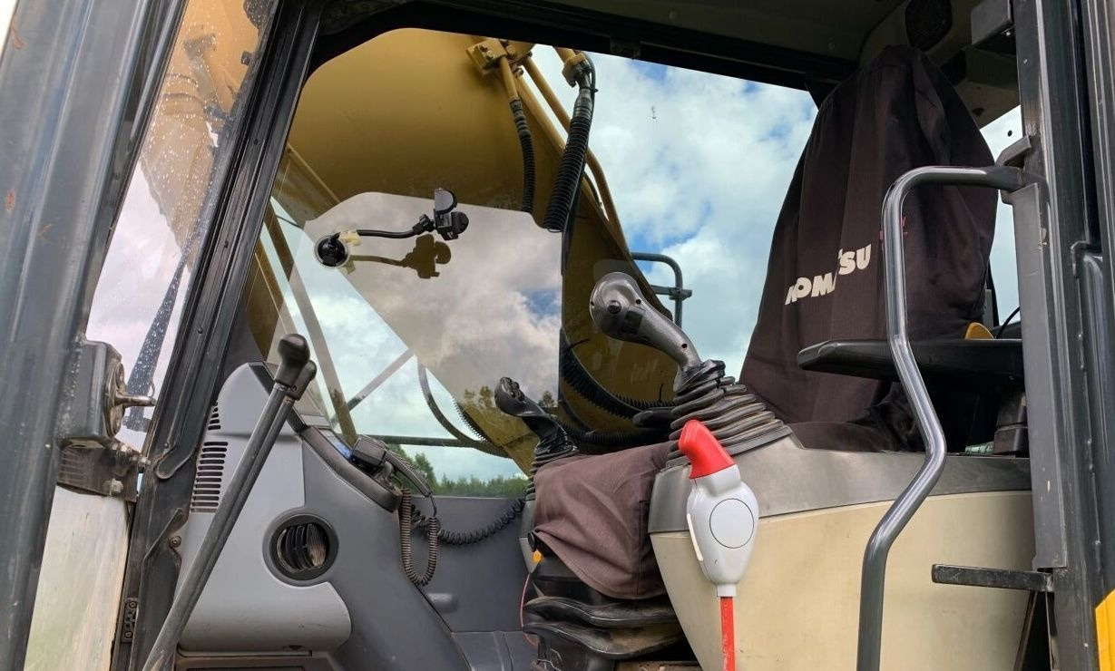 Komatsu PC210LC-8 - Ekskavator me zinxhirë: foto 4 Komatsu PC210LC-8 - Ekskavator me zinxhirë: foto 4
