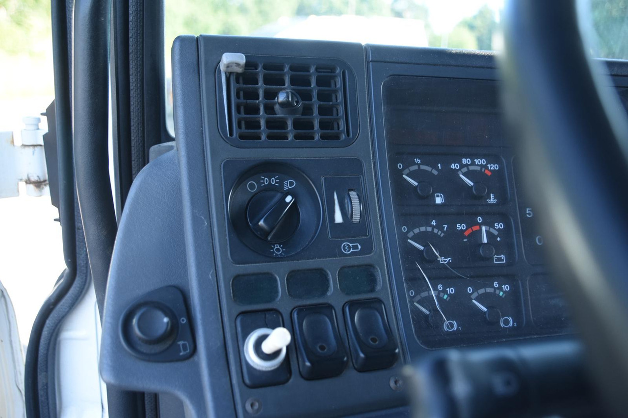 Kamion vetëshkarkues SCANIA P94     220: foto 14