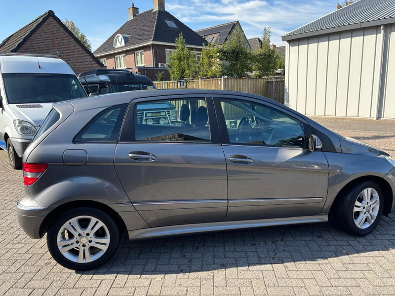 Mercedes-Benz B-Klasse B 180 Automaat Trekhaak - Veturë: foto 2 Mercedes-Benz B-Klasse B 180 Automaat Trekhaak - Veturë: foto 2