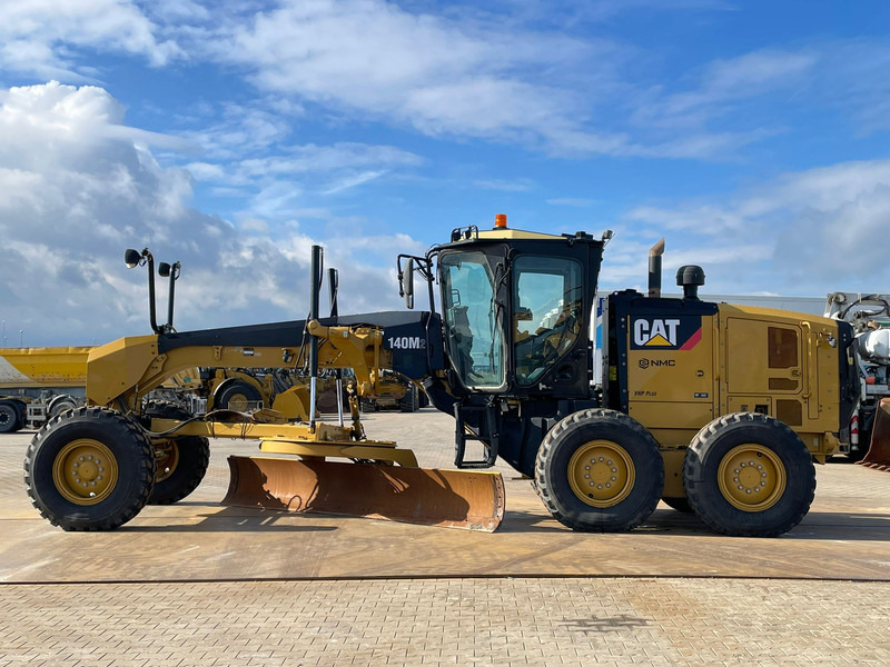 Caterpillar 140M2 - Makinë niveluese: foto 1 Caterpillar 140M2 - Makinë niveluese: foto 1