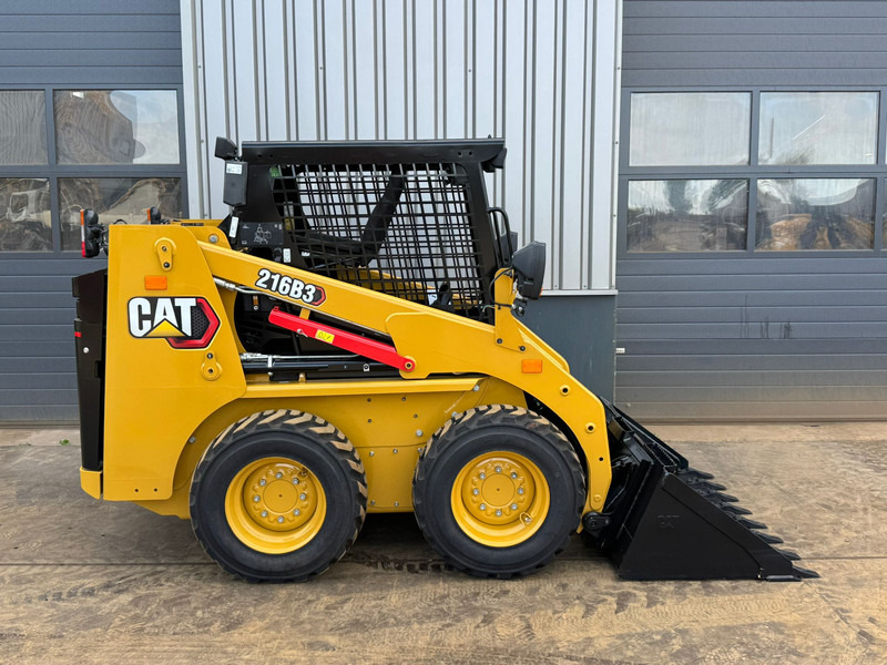 Caterpillar 216B3 - Fadrom: foto 4 Caterpillar 216B3 - Fadrom: foto 4