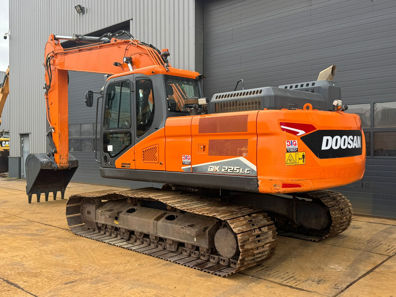 Doosan DX225LC-7 - Ekskavator me zinxhirë: foto 3 Doosan DX225LC-7 - Ekskavator me zinxhirë: foto 3