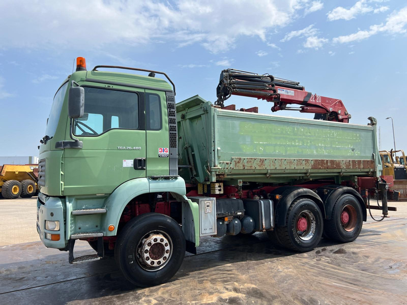 MAN TGA 26.480 6x4 tipper + HMF crane - Kamion vetëshkarkues, Kamion me vinç: foto 1 MAN TGA 26.480 6x4 tipper + HMF crane - Kamion vetëshkarkues, Kamion me vinç: foto 1