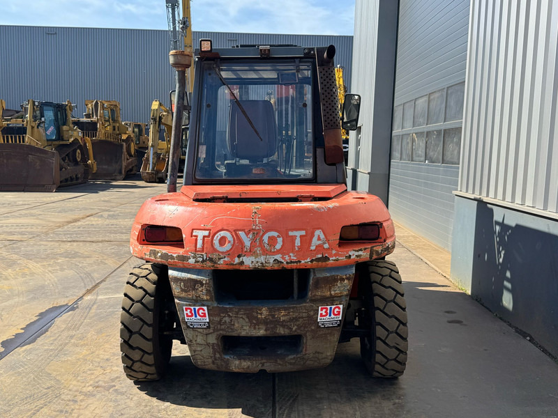 Toyota 5FD70 - Pirun ngritës: foto 4 Toyota 5FD70 - Pirun ngritës: foto 4