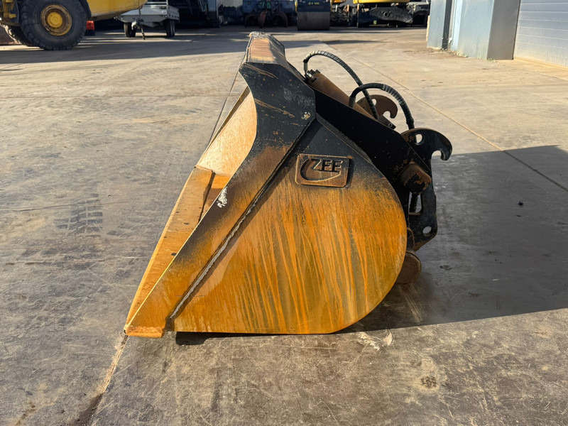 ZFE Side-Tilting bucket for CAT 908 SW - Kovë: foto 2 ZFE Side-Tilting bucket for CAT 908 SW - Kovë: foto 2