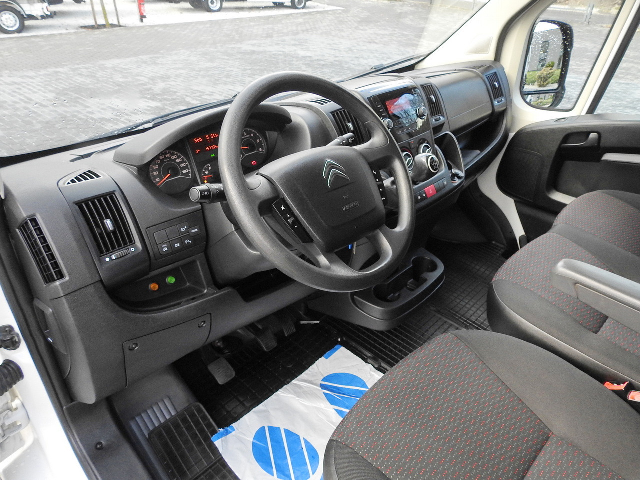 CITROEN JUMPER BOX DELIVERY VAN 6 SEATS AIR CONDITIONING  140HP - Furgon: foto 2 CITROEN JUMPER BOX DELIVERY VAN 6 SEATS AIR CONDITIONING  140HP - Furgon: foto 2