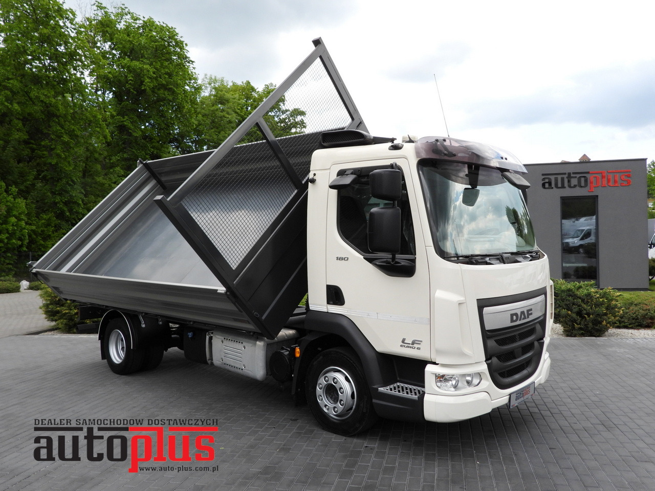 DAF LF 180 THREE-WAY TIPPER CRUISE CONTROL LED LIGHTS AUTOMATIC TRANSMISSION TWIN WHEELS AIR CONDITIONING 180HP - Kamioncine vetëshkarkuese: foto 1 DAF LF 180 THREE-WAY TIPPER CRUISE CONTROL LED LIGHTS AUTOMATIC TRANSMISSION TWIN WHEELS AIR CONDITIONING 180HP - Kamioncine vetëshkarkuese: foto 1