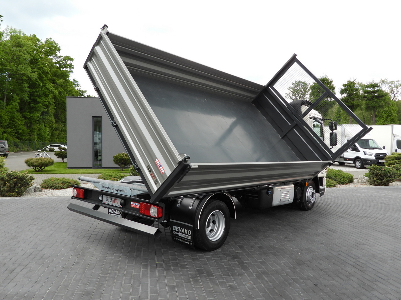 DAF LF 180 THREE-WAY TIPPER CRUISE CONTROL LED LIGHTS AUTOMATIC TRANSMISSION TWIN WHEELS AIR CONDITIONING 180HP - Kamioncine vetëshkarkuese: foto 3 DAF LF 180 THREE-WAY TIPPER CRUISE CONTROL LED LIGHTS AUTOMATIC TRANSMISSION TWIN WHEELS AIR CONDITIONING 180HP - Kamioncine vetëshkarkuese: foto 3