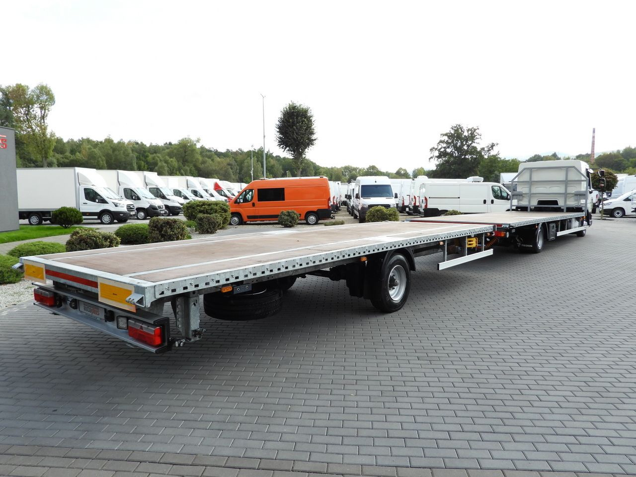 DAF LF 230 CONTAINER CARRIER PLATFORM + TRAILER WEBASTO CRUISE CONTROL LED LIGHTS PNEUMATICS AUTOMATIC TRANSMISSION TWIN WHEELS AIR CONDITIONING 230HP - Kamion me karroceri të hapur: foto 3 DAF LF 230 CONTAINER CARRIER PLATFORM + TRAILER WEBASTO CRUISE CONTROL LED LIGHTS PNEUMATICS AUTOMATIC TRANSMISSION TWIN WHEELS AIR CONDITIONING 230HP - Kamion me karroceri të hapur: foto 3