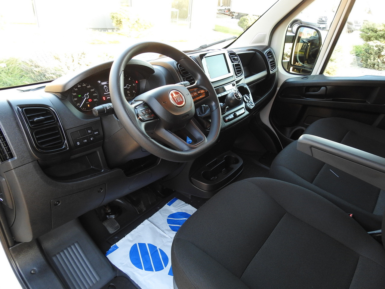 FIAT DUCATO BOX LIFT 8 PALLETS CRUISE CONTROL AIR CONDITIONING 180HP - Kamioncine me kontinier: foto 2 FIAT DUCATO BOX LIFT 8 PALLETS CRUISE CONTROL AIR CONDITIONING 180HP - Kamioncine me kontinier: foto 2